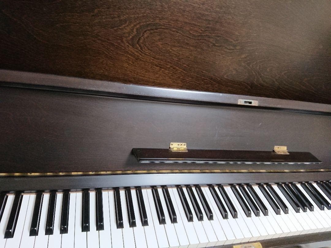 木目調、ヤマハアップライトピアノ