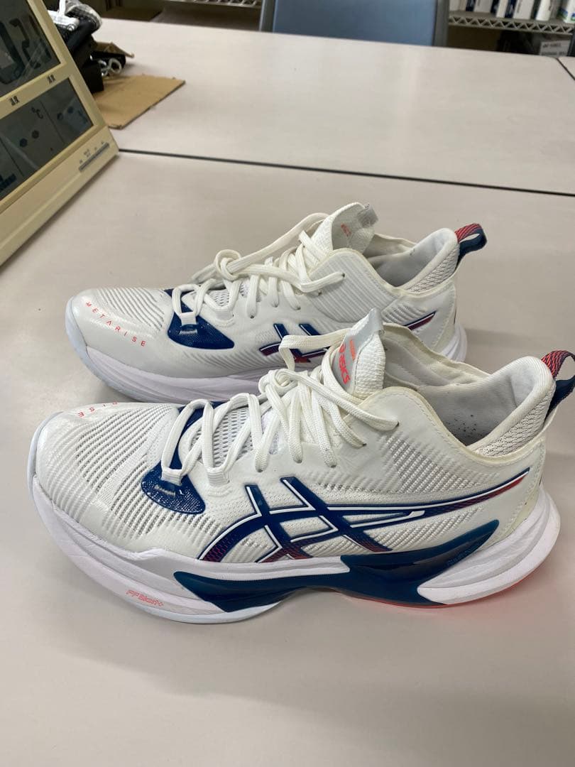 ASICS バレーボールシューズ ホワイト/ブルー/レッド　メタライズ2