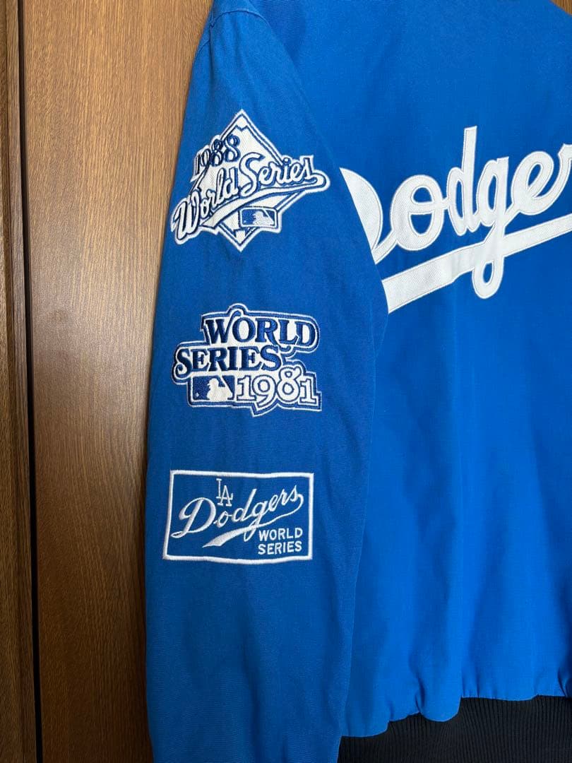 【美品】ロサンゼルスドジャース　中綿スタジャン