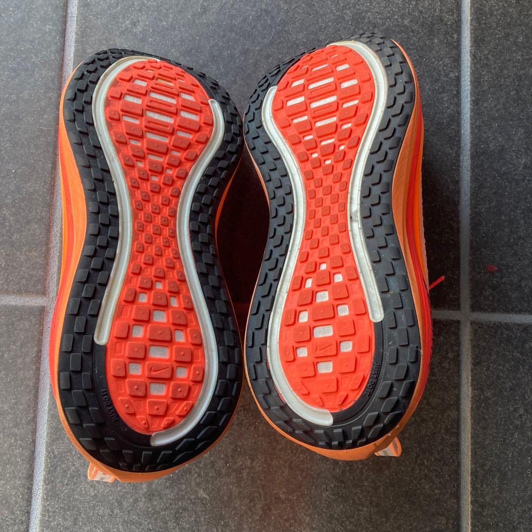 NIKEボメロプラス