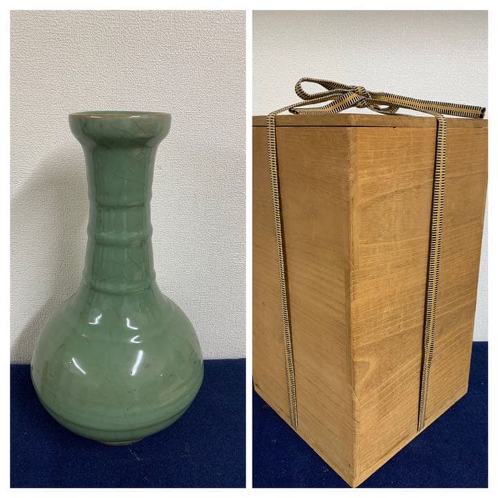 中国古美術　宋時代龍泉窯弦紋瓶，共箱：　C-3-3