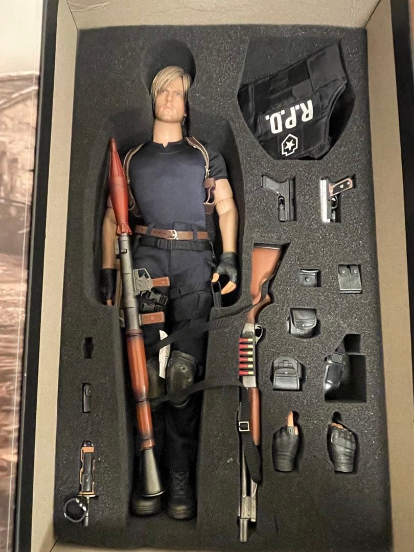 レオン・S・ケネディ フィギュア　1/6 RE4 バイオハザード