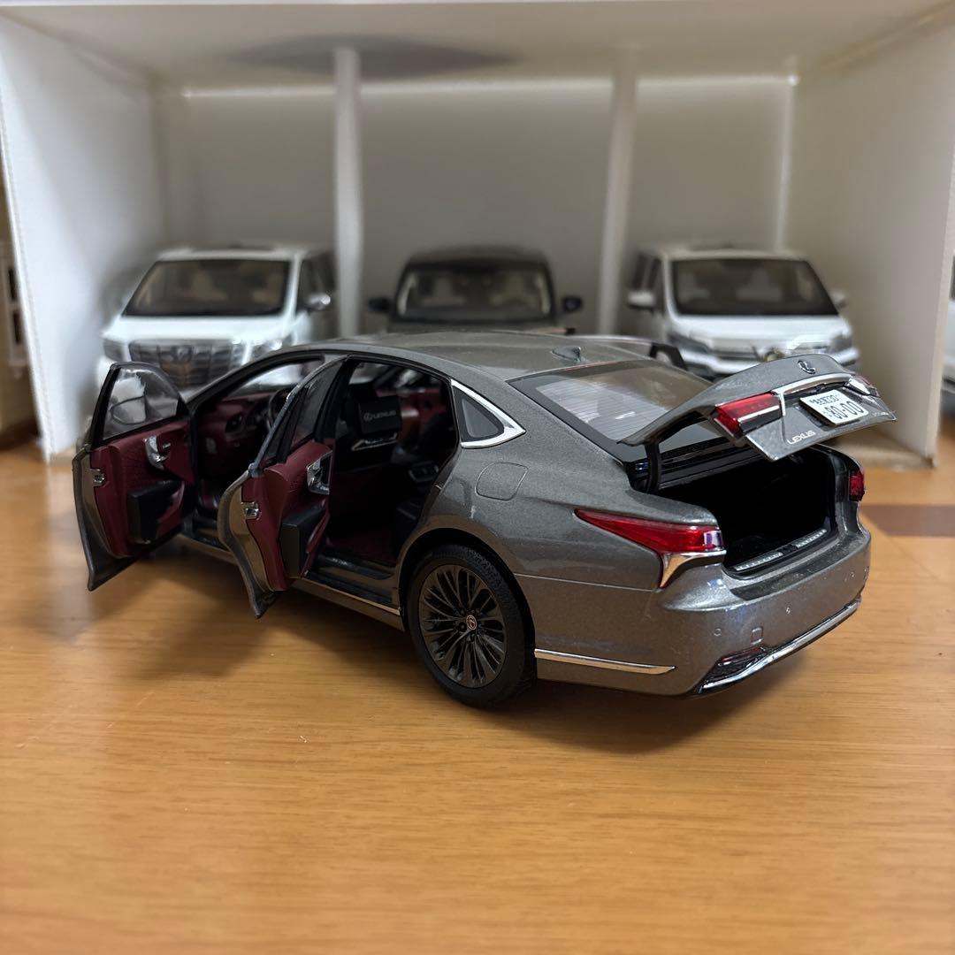 レクサス LS 1/18ミニカー模型