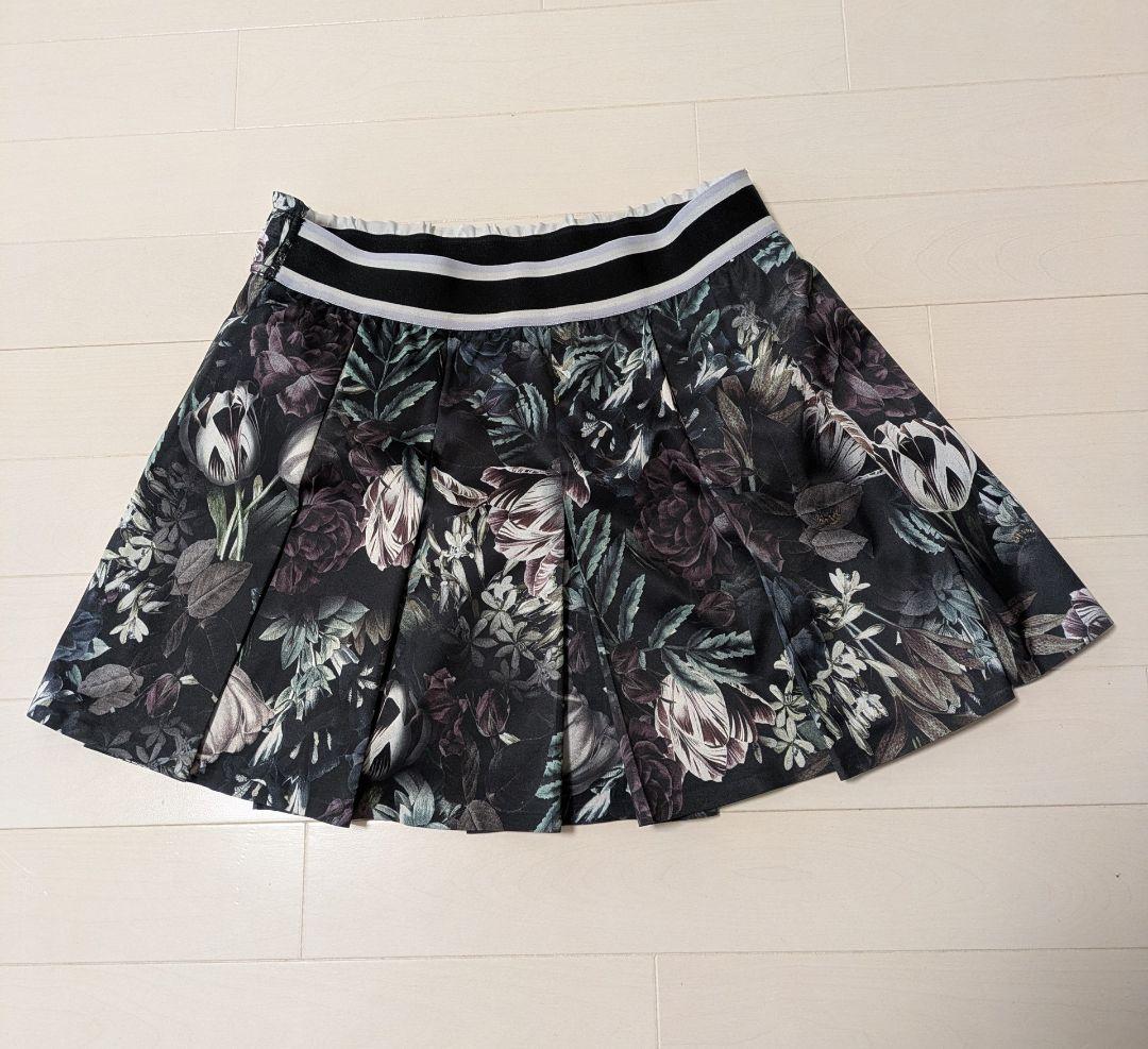 ナイキ　フローラル柄スコート　テニス